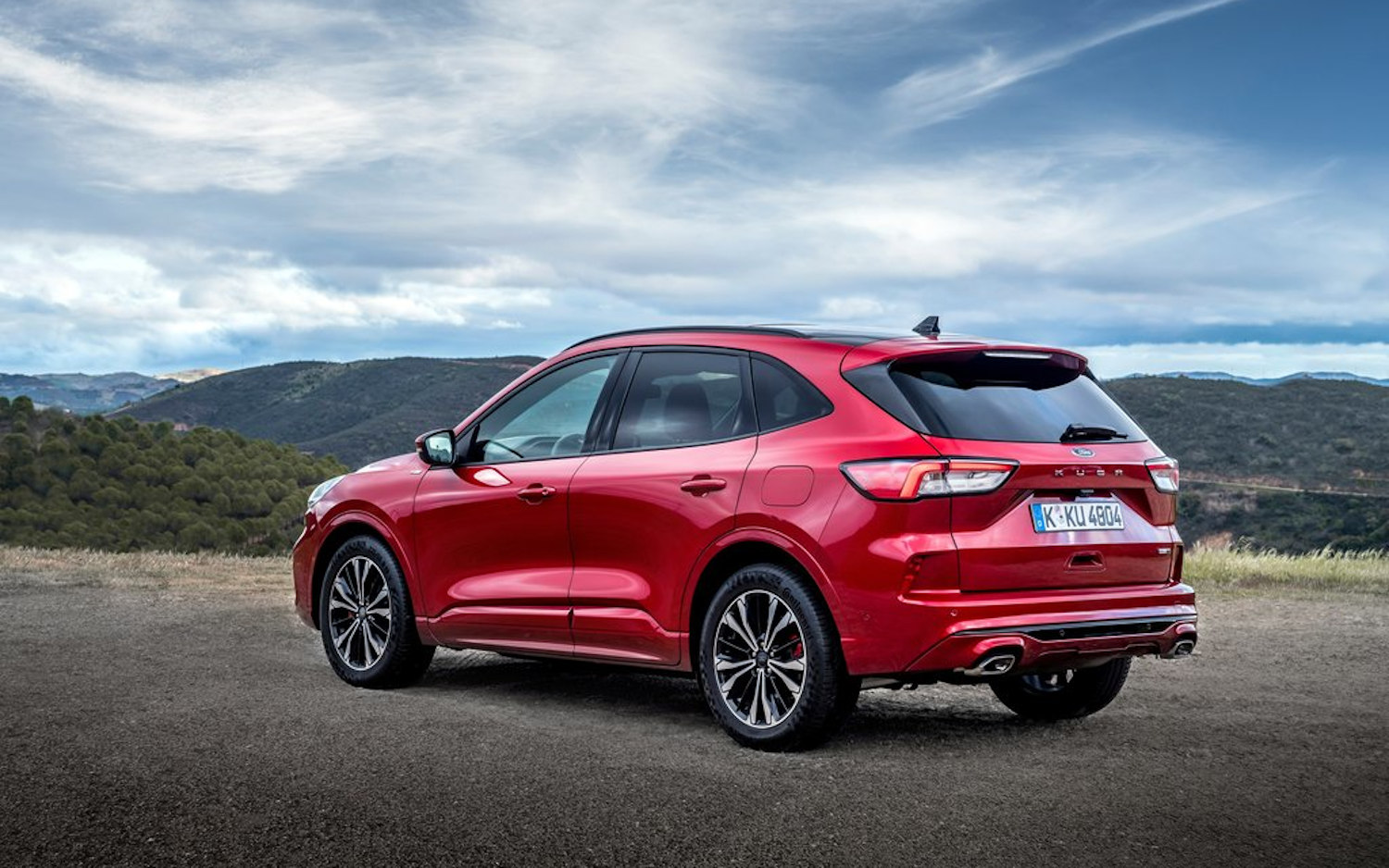 Comparison Ford Kuga ST Line 2020 vs Hyundai Tucson Blue Plugin Hybrid 2022 SUV Drive